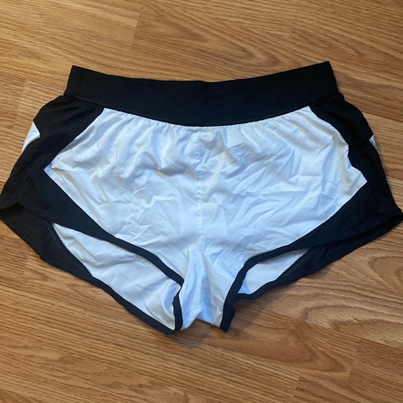 Victoria’s Secret sport gym shorts XS - Picture 1 of 3